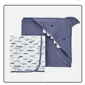 NWOT Shark hooded towel + towel + 5 wash clothes